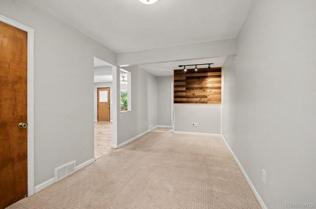 21695 Rougewood Drive, Southfield, MI 48033