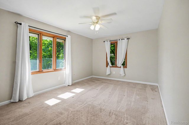 21695 Rougewood Drive, Southfield, MI 48033