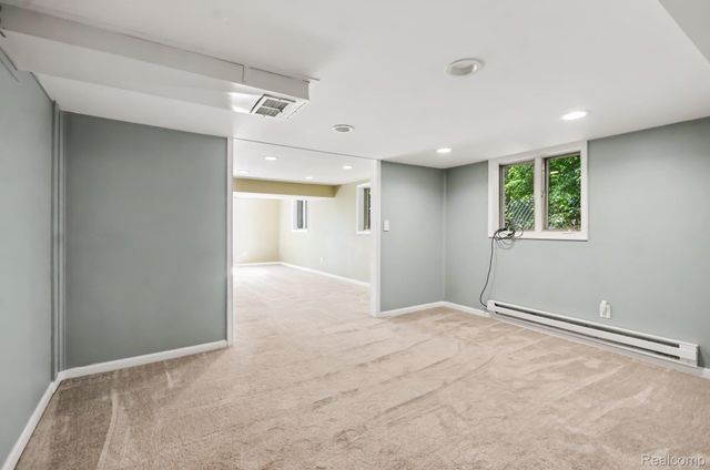 21695 Rougewood Drive, Southfield, MI 48033
