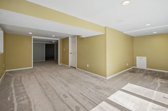 21695 Rougewood Drive, Southfield, MI 48033