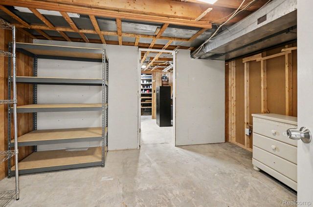 21695 Rougewood Drive, Southfield, MI 48033