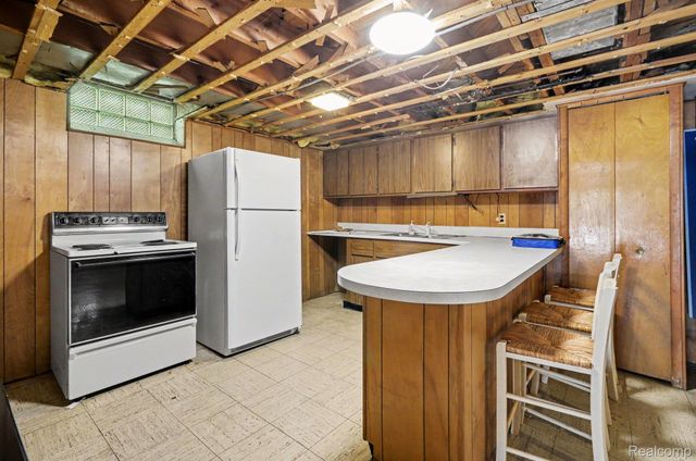21695 Rougewood Drive, Southfield, MI 48033