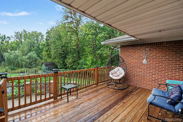 21695 Rougewood Drive, Southfield, MI 48033