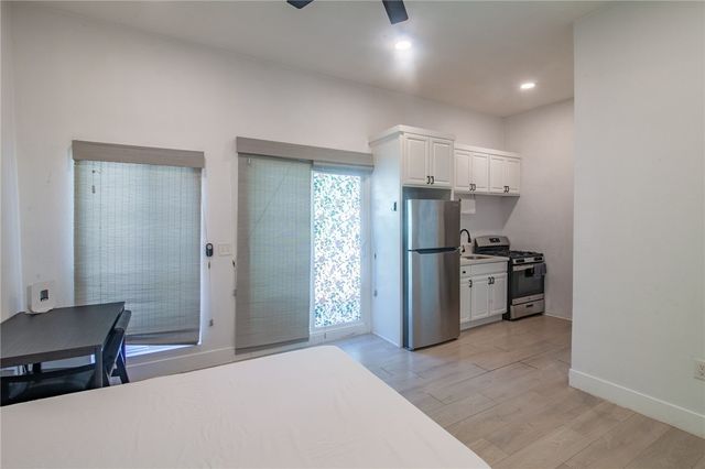 1419 S Curson Avenue B, Los Angeles, CA 90019