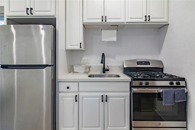 1419 S Curson Avenue B, Los Angeles, CA 90019