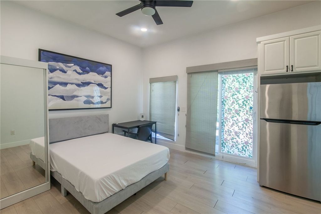 1419 S Curson Avenue B, Los Angeles, CA 90019