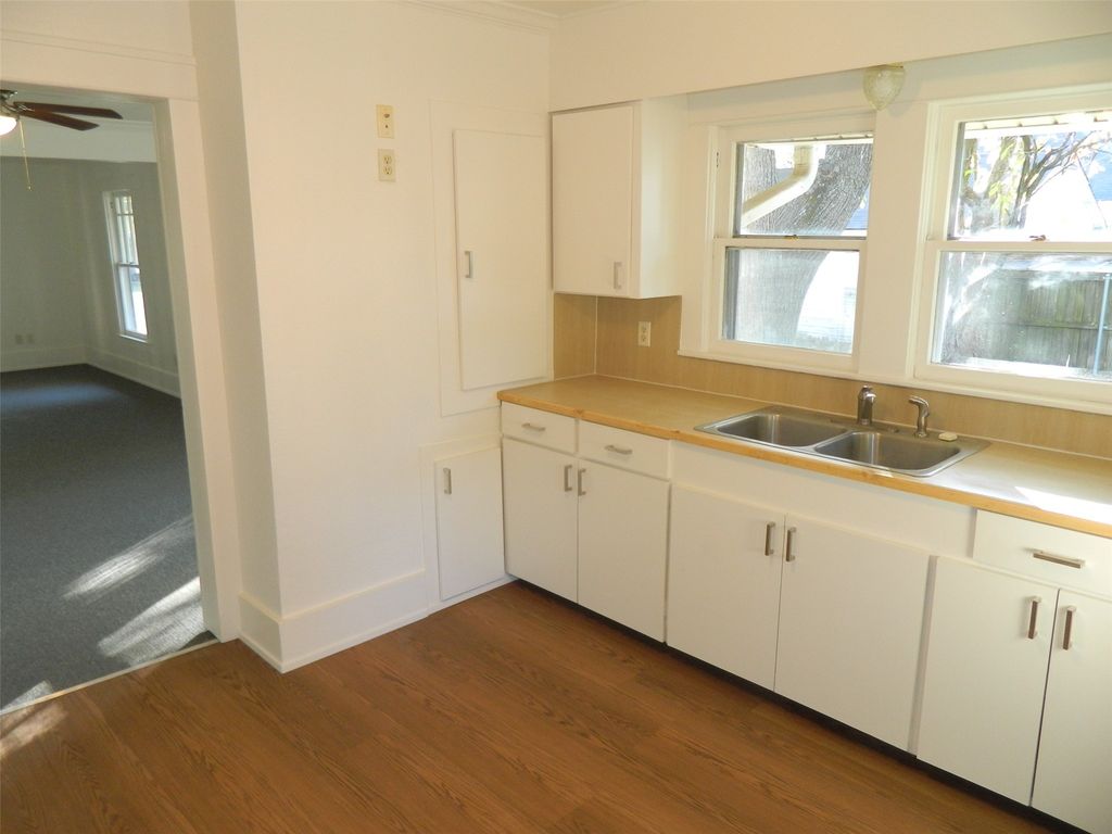 110 W Mulberry Street, Leonard, TX 75452