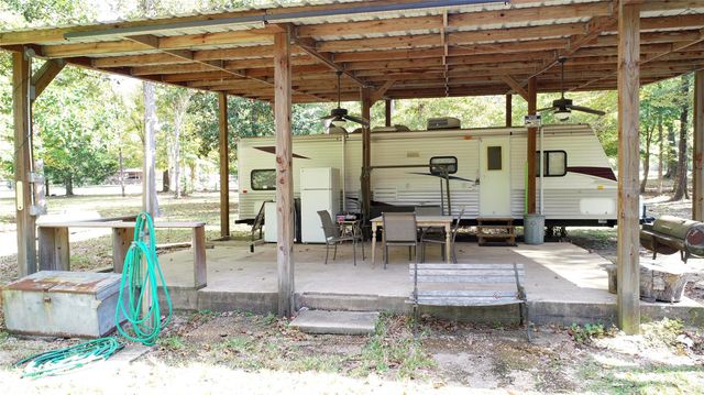 630 Hillbilly Heaven Road, Livingston, TX 77351