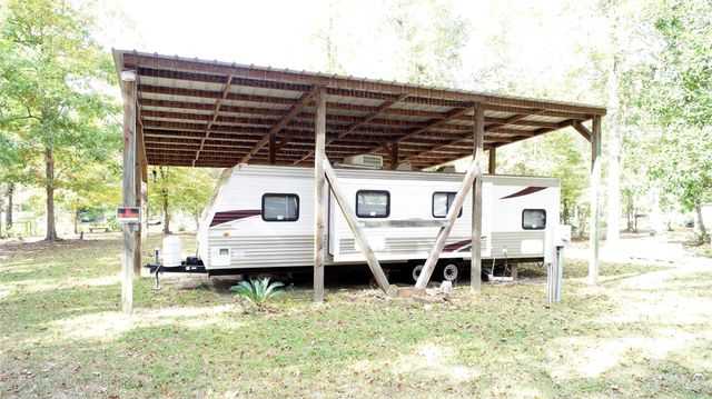 630 Hillbilly Heaven Road, Livingston, TX 77351