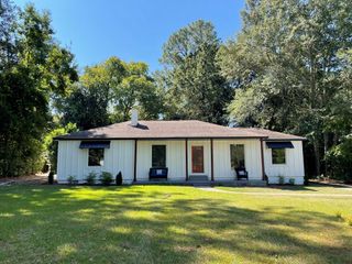 207 Kent Dr., Dothan, AL 36303