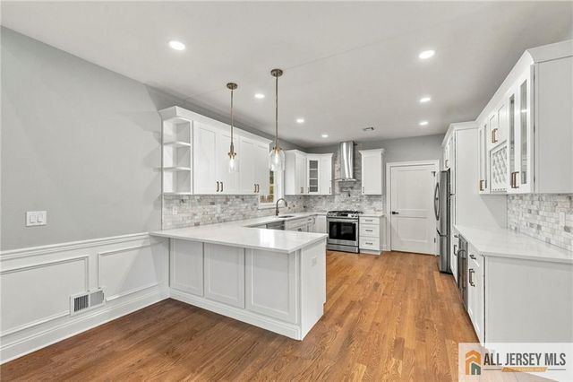 1 Montrose Avenue, Colonia, NJ 07067