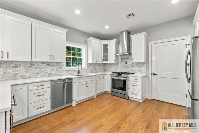 1 Montrose Avenue, Colonia, NJ 07067