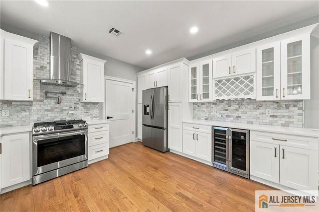 1 Montrose Avenue, Colonia, NJ 07067