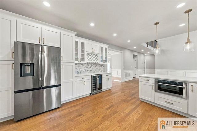 1 Montrose Avenue, Colonia, NJ 07067