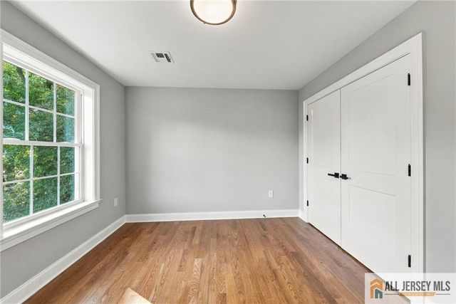 1 Montrose Avenue, Colonia, NJ 07067
