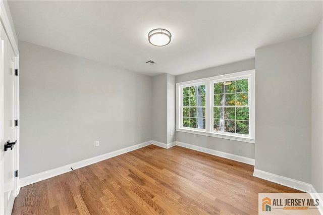 1 Montrose Avenue, Colonia, NJ 07067