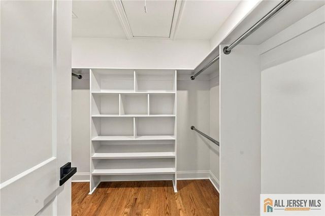 1 Montrose Avenue, Colonia, NJ 07067