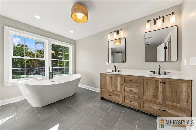 1 Montrose Avenue, Colonia, NJ 07067