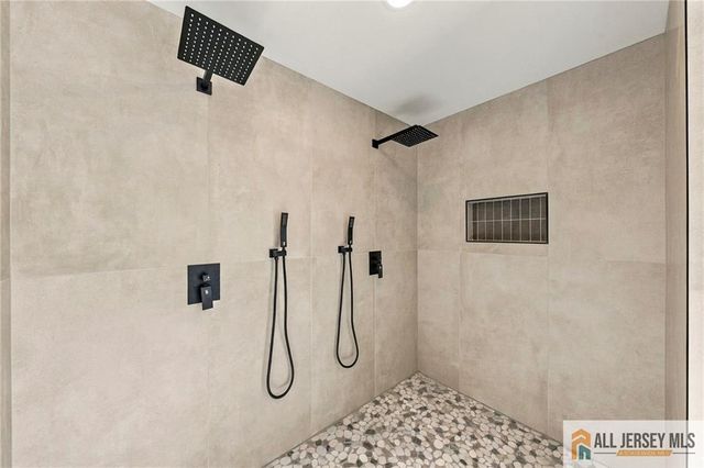 1 Montrose Avenue, Colonia, NJ 07067