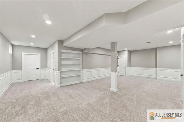 1 Montrose Avenue, Colonia, NJ 07067