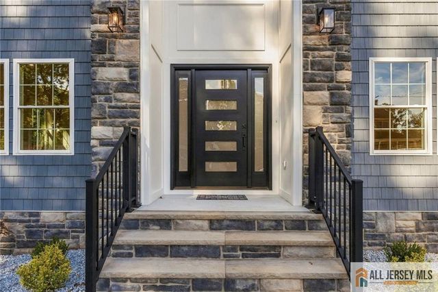 1 Montrose Avenue, Colonia, NJ 07067