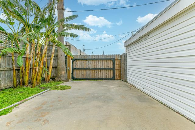 1820 Market Street 1, Galveston, TX 77550