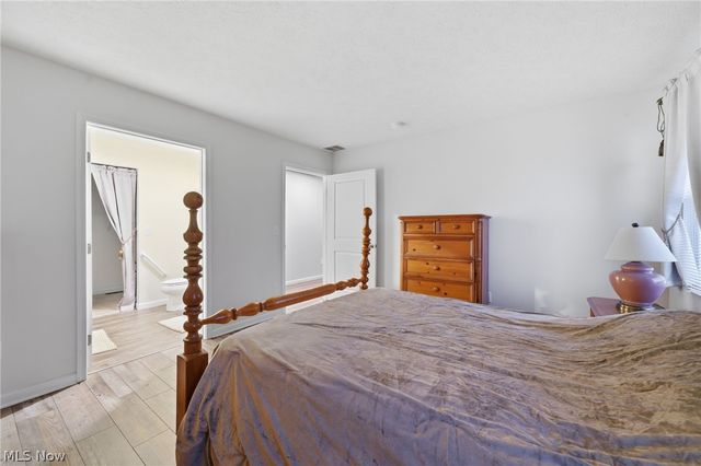 2664 Himelrigh Boulevard, Barberton, OH 44203