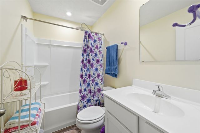 2664 Himelrigh Boulevard, Barberton, OH 44203