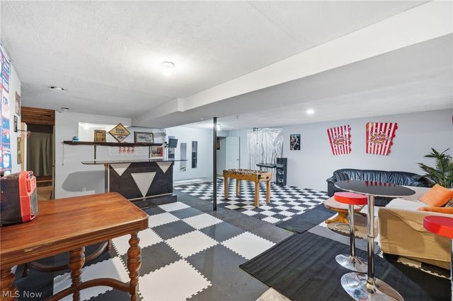 2664 Himelrigh Boulevard, Barberton, OH 44203