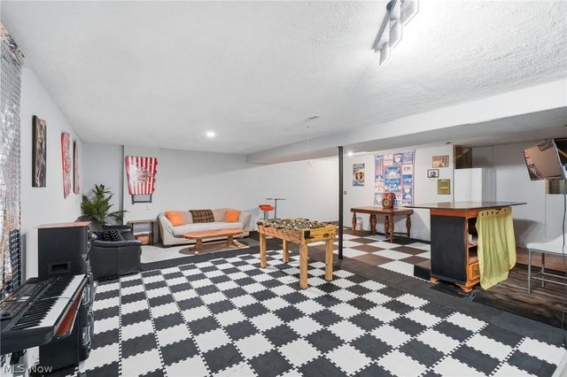 2664 Himelrigh Boulevard, Barberton, OH 44203