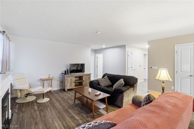 2664 Himelrigh Boulevard, Barberton, OH 44203