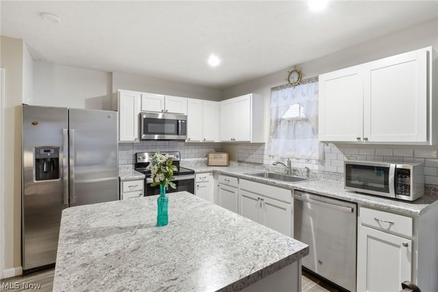 2664 Himelrigh Boulevard, Barberton, OH 44203