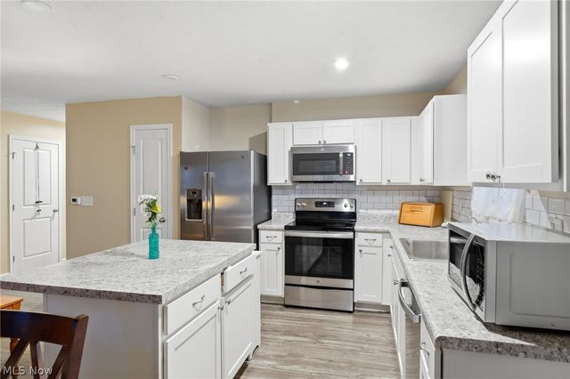 2664 Himelrigh Boulevard, Barberton, OH 44203