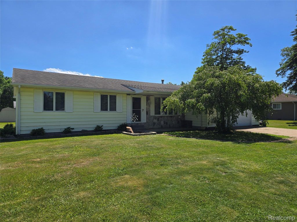 5279 Robinwood Drive, Clyde Township, MI 48049