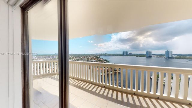 1000 W Island Boulevard 1812, Aventura, FL 33160