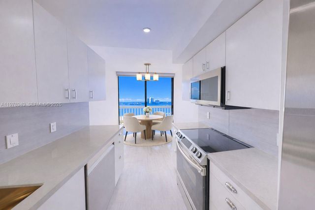 1000 W Island Boulevard 1812, Aventura, FL 33160