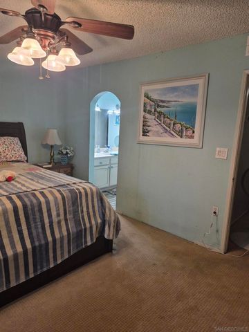 990 E Main E, El Cajon, CA 92021