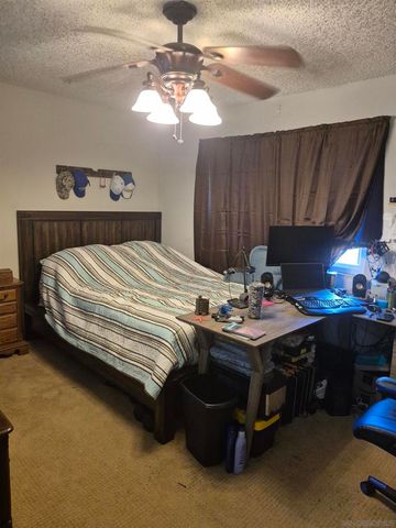 990 E Main E, El Cajon, CA 92021