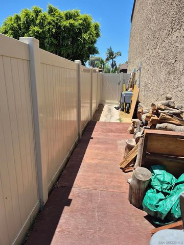990 E Main E, El Cajon, CA 92021