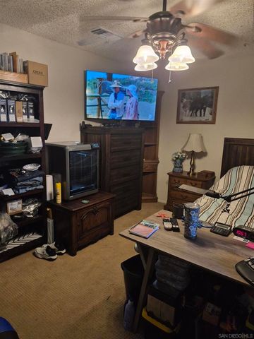 990 E Main E, El Cajon, CA 92021