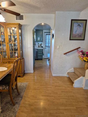 990 E Main E, El Cajon, CA 92021