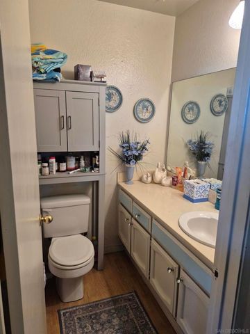990 E Main E, El Cajon, CA 92021
