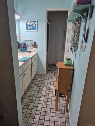 990 E Main E, El Cajon, CA 92021