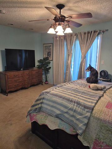 990 E Main E, El Cajon, CA 92021