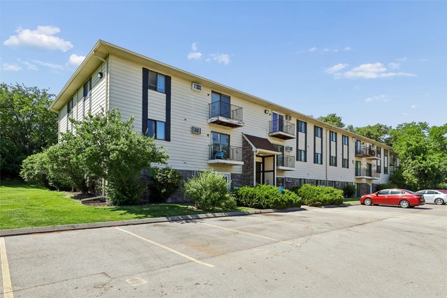 1831 Fuller Road 18, West Des Moines, IA 50265