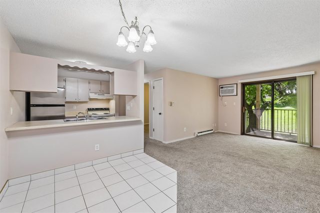 1831 Fuller Road 18, West Des Moines, IA 50265