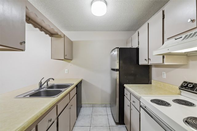 1831 Fuller Road 18, West Des Moines, IA 50265