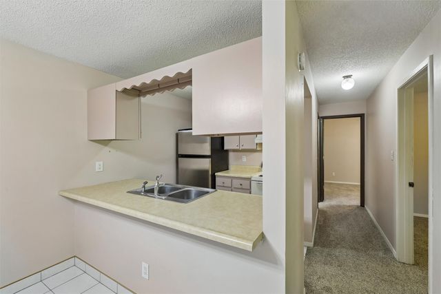 1831 Fuller Road 18, West Des Moines, IA 50265