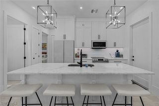 2499 Pine ST, Naples, FL 34112