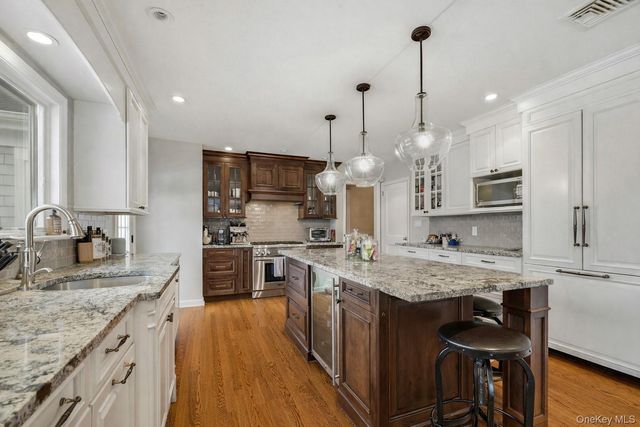 38 Hewlett Lane, Port Washington, NY 11050